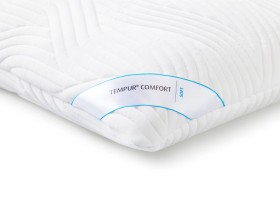 Vankúš TEMPUR® Comfort Soft je vyrobený z úplne nových materiálov TEMPUR®, ktoré poskytujú ešte o 20% väčšiu úľavu od tlaku než kedykoľvek predtým. Pre tento vankúš je materiál vyvinutý tak, že v sebe kombinuje neuveriteľnú mäkkosť a pohodlie s potrebnou a dokonalou oporou chrbtice počas spánku.